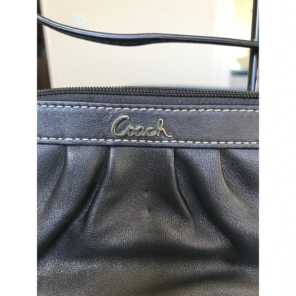 Vintage coach black leather capacity wristlet clutch